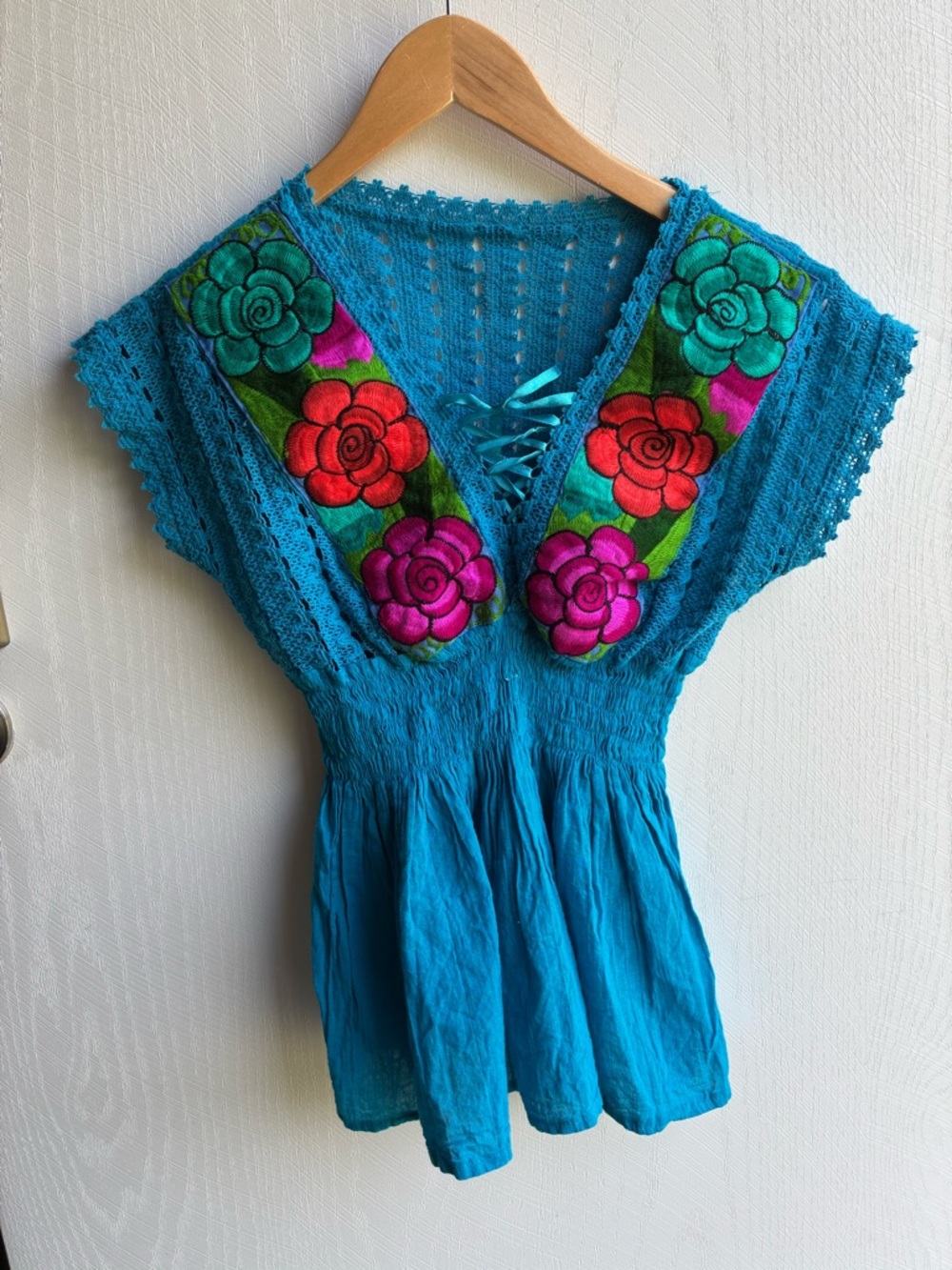 Turquoise Mexican campesina Embroidered Blouse Size M